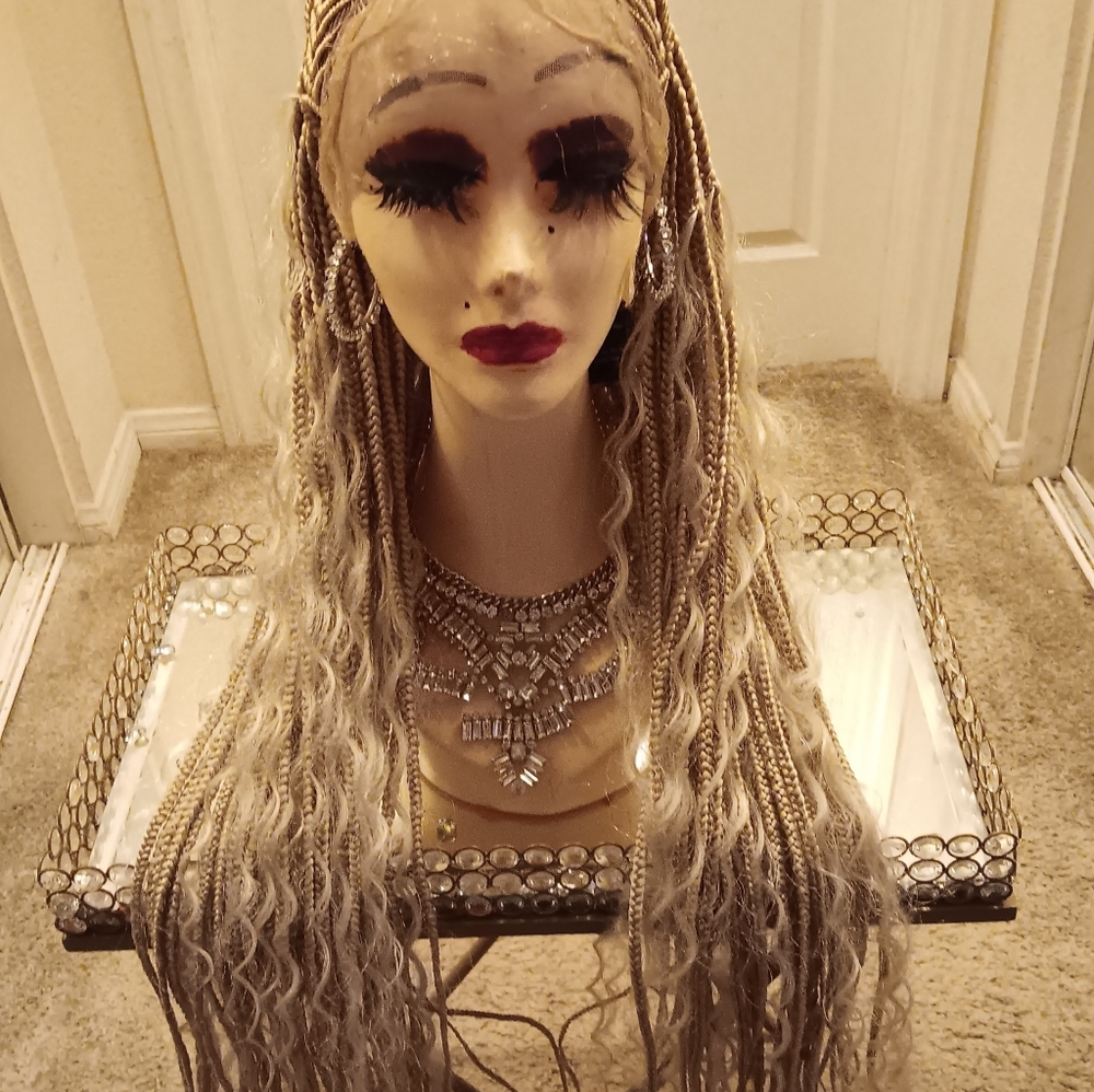 Wig - Picture 2 of 6